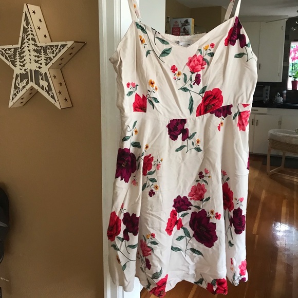 Floral white old navy dress. - Picture 1 of 3